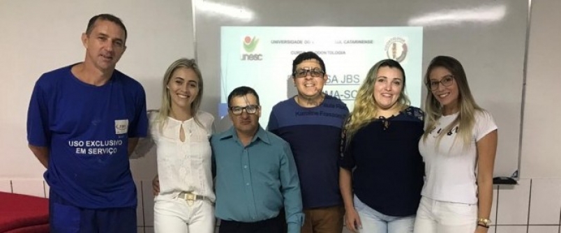 Palestra sobre Sade Bucal na fbrica de rao da JBS em Cricima