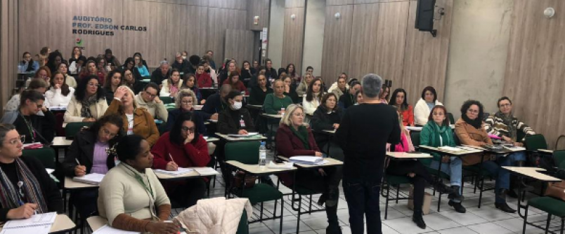 Gestores das Escolas Municipais de Crici�ma participam Forma��o Continuada