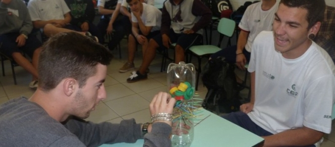 Alunos de Administra��o realizam palestras sobre meio ambiente no Bairro da Juventude