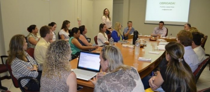 Secret�rios da Amrec e Amesc conhecem o Centro Especializado em Reabilita��o