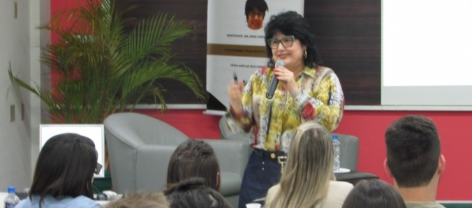 Alunos das 2 e 4 fases de Recursos Humanos participam da palestra Coaching: Grande Aliado na Gesto de Pessoas