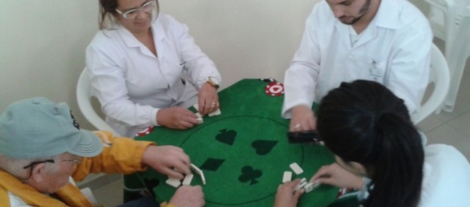 Estudantes de Enfermagem realizam ao em Asilo So Vicente de Paula