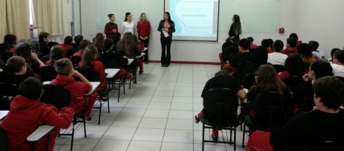 Alunos do Col�gio Unesc aprendem a se proteger da Influenza A