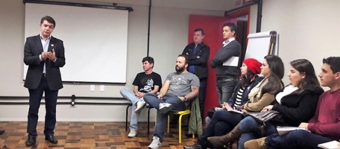 Alunos de Com�rcio Exterior participam de roda de conversa