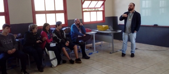 Projeto dialoga sobre as guerras mundiais com alunos do Ensino M�dio