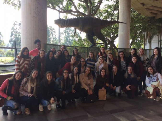 Acad�micos do curso de Fisioterapia visitam AACD de Porto Alegre-RS