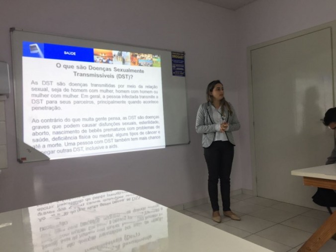 Residentes promovem roda de conversa sobre DST, HIV e AIDS no CAPS AD