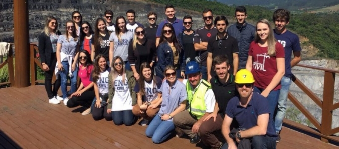 Estudantes de Engenharia Civil realizam visita t�cnica na Votorantim