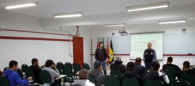 Projeto Tigrinhos rene professores dos ncleos municipais em Clnica de Formao