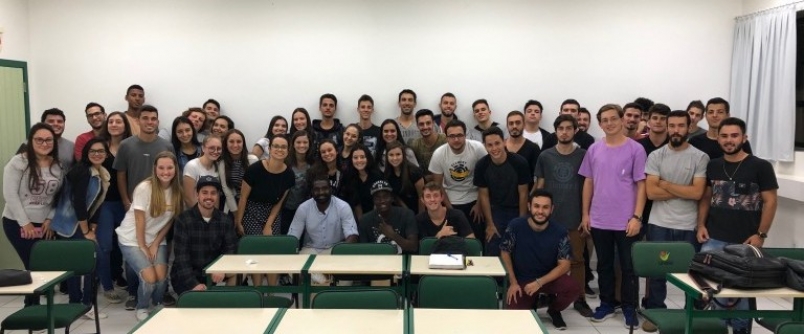 Calouros de Engenharia Civil conversam sobre cultura, alteridade e etnia