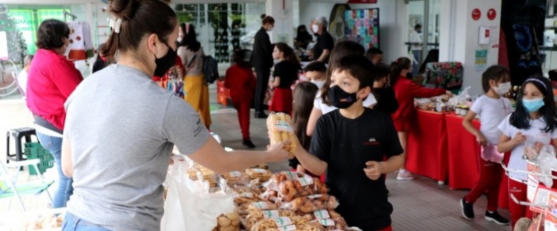 Dia de feira para os alunos do Col�gio Unesc