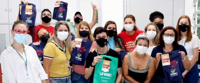 Bloquinho da Cipa distribui kit Carnaval aos colaboradores da Unesc