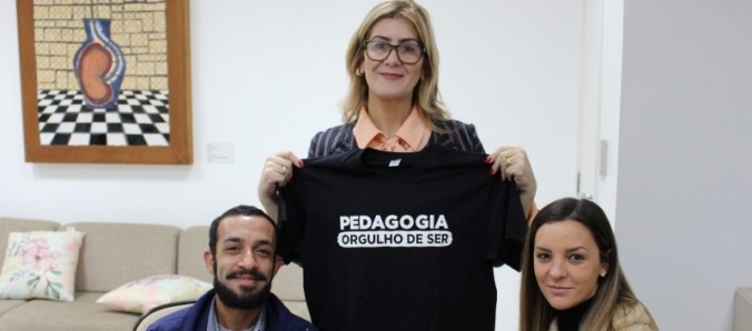 Reitora recebe a visita de representantes do Centro Acadmico de Pedagogia