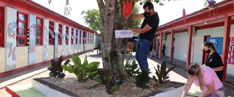 Vivercom da Unesc promove melhorias em duas escolas de Crici�ma