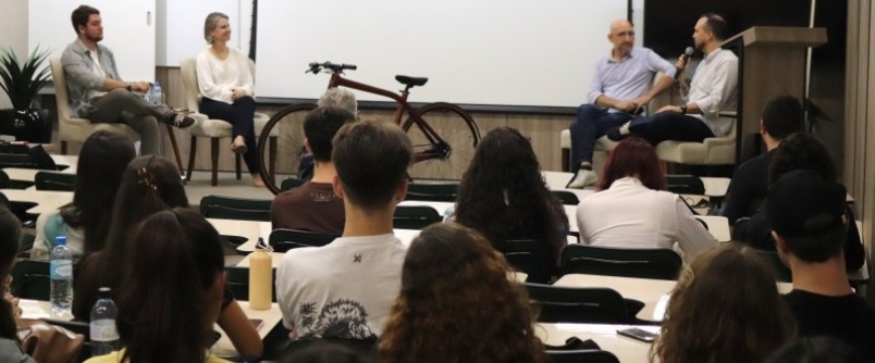 Inova��o foi o tema da aula inaugural no curso de Design da Unesc