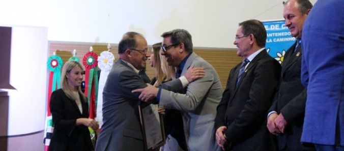 Universidade prestigia sess�o especial em homenagem aos 50 anos da Apae