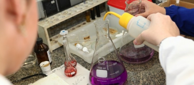 Alunas da Unesc s�o premiadas em F�rum da Ind�stria Qu�mica Sul Catarinense