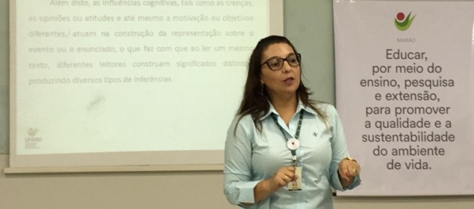 Colaboradores participam de capacitao para melhorar a leitura no trabalho