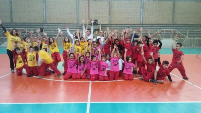 Acadmicos do curso de enfermagem da UNESC, desenvolveram aes de Suporte Bsico de Vida, com alunos do colgio UNESC