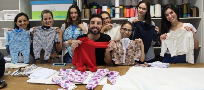 Estudantes de Moda estimulam a solidariedade com a confec��o de roupas para beb�s