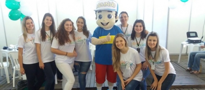 Acadmicas da Unesc orientam comunidade de Treviso sobre sade e preveno