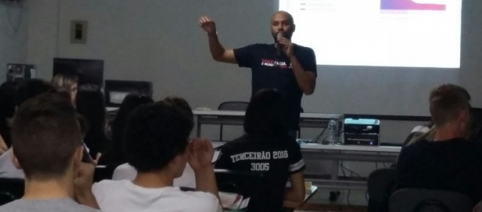 Aul�es ajudam alunos do Ensino M�dio a se preparar para o Enem