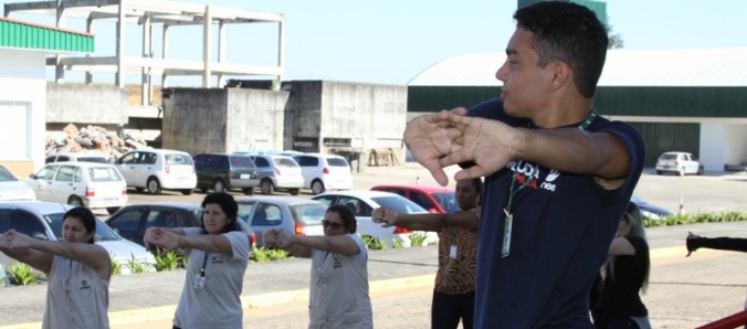 �nima leva gin�stica laboral para os colaboradores do Iparque