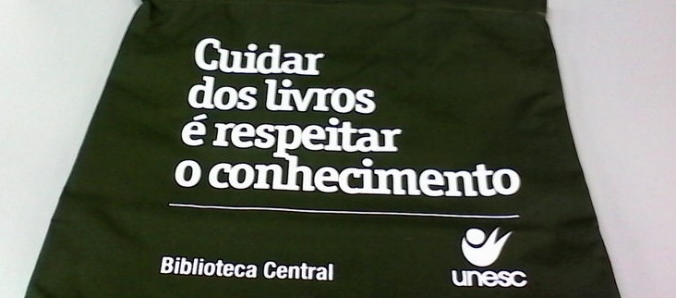 Sacola retornvel para proteger os livros