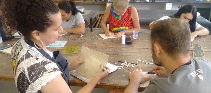 Projeto Arte na Escola realiza Oficina de Xilogravura com professores