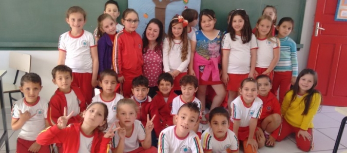 Brincando e aprendendo: Alunos da Unesc levam conhecimentos � escola da regi�o