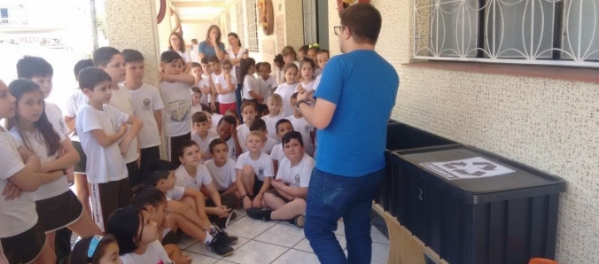 Projeto de extens�o da Unesc ensina crian�as de Sider�polis sobre reciclagem