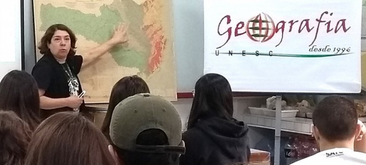 Curso de Geografia realiza aulo com foco no Enem