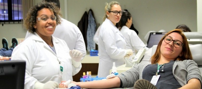 Meu Sangue  Comunitrio: Colaboradores vo at o Hemosc de Cricima para doao