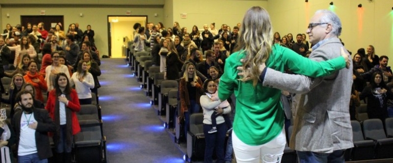 Unesc recebe palestra �Questione sua mente em nome da paz�