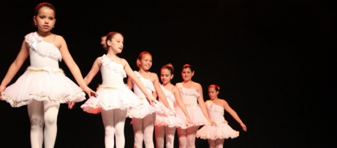 ltimos ensaios: Bailarinos e bailarinas se preparam para o Unesc em Dana