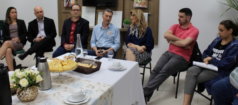 Unesc recebe a visita do candidato a deputado federal F�bio Brezola