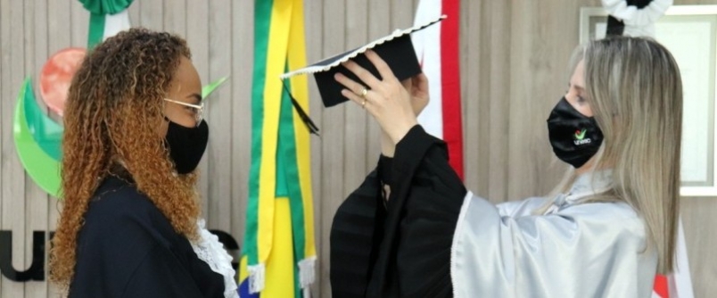 Conexo Brasil-Angola: Estudante recebe certificado de concluso de curso em cerimnia emocionante