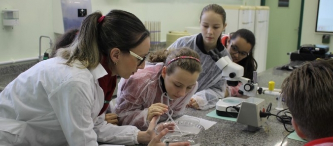 Crian�as do Col�gio Unesc aprendem a se proteger da Dengue