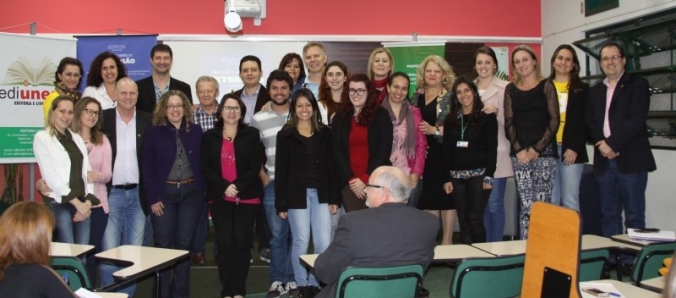 E-Book com relatos de projetos comunitrios desenvolvidos pela Unesc  lanado