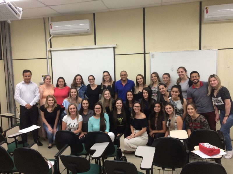 FISIOTERAPIA: FORMANDOS T�M REUNI�O COM REPRESENTANTE DO CREFITO 10