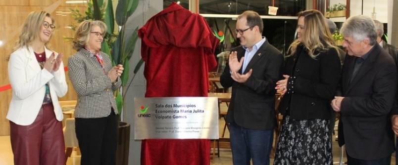 Sala dos Municpios Economista Maria Julita Volpato Gomes  inaugurada com emoo na Unesc