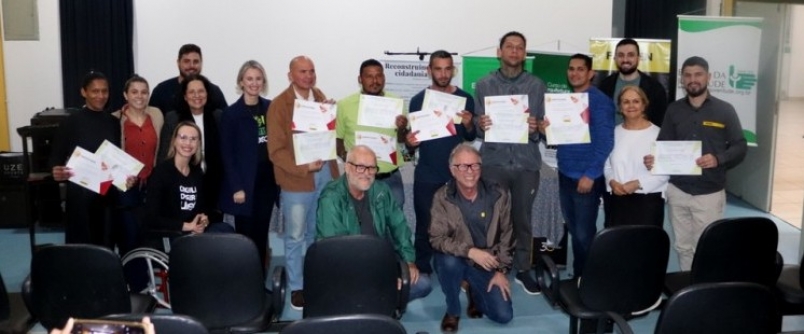 Projeto Reconstruindo a Cidadania qualifica profissionais para o ofcio de pintura