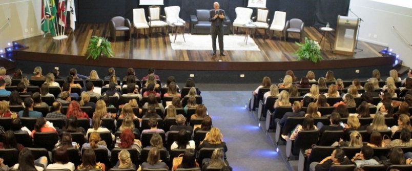 Unesc recebe educadores e lideran�as para palestra do Secret�rio de Estado da Educa��o