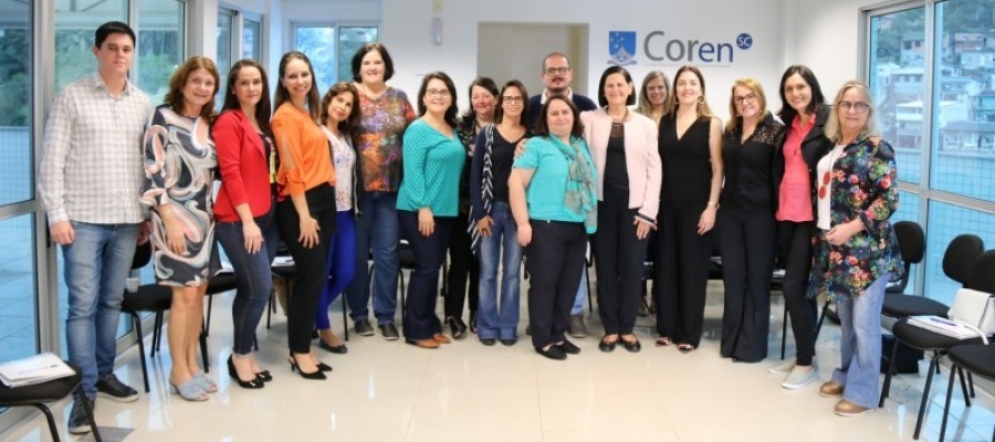 Professora da Unesc contribui em reunio de planejamento e integrao das Cmaras Tcnicas do Coren de Santa Catarina