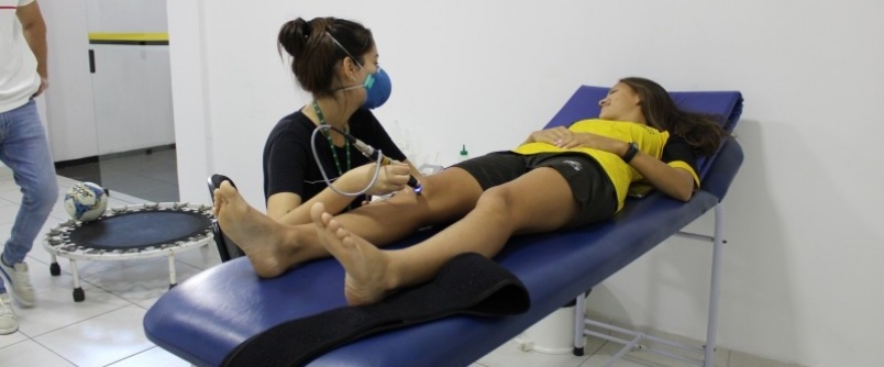 Curso de Fisioterapia da Unesc atua no tratamento e preveno de leses do futebol feminino no Cricima Esporte Clube