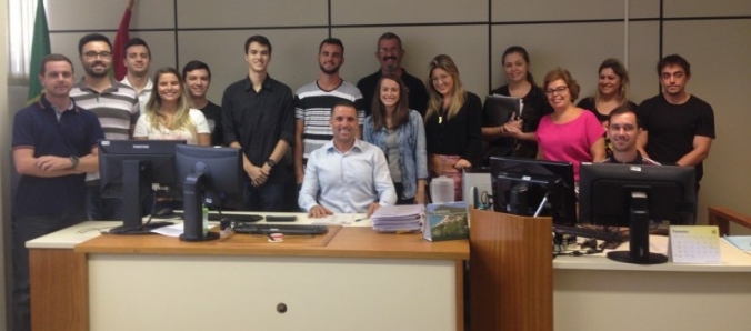 Acad�micos conhecem rotina da 2� Vara da Justi�a do Trabalho