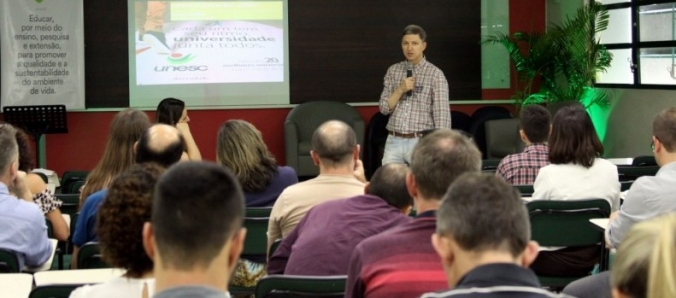 F�rum re�ne professores e alunos para discutir a pesquisa na Unesc
