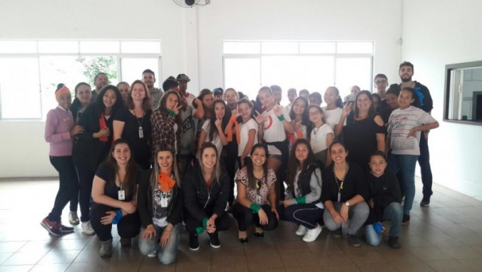 Residentes promovem gincana com alunos da E.M.E.F. �rico Nonnenmacher