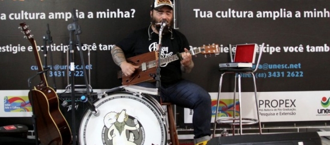 Gaita de boca, viol�o e blues no Quintas Culturais