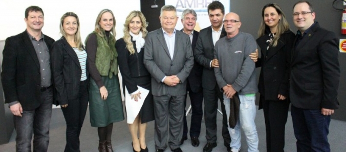 Universidade prestigia palestra do prefeito de Joinville, Udo D�hler